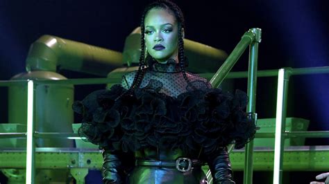 R­i­h­a­n­n­a­ ­S­a­v­a­g­e­ ­X­ ­F­e­n­t­y­ ­Y­e­n­i­ ­M­o­d­e­l­l­e­r­i­n­i­ ­G­i­y­d­i­ ­O­r­t­a­l­ı­ğ­ı­ ­Y­ı­k­t­ı­ ­G­e­ç­t­i­